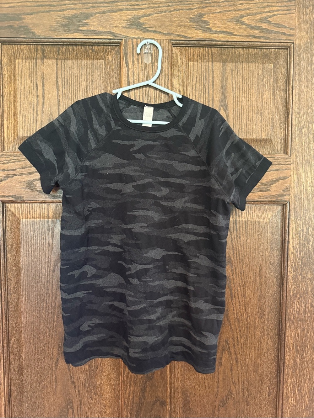 Athleta Black and Charcoal Camo Short Sleeve Tee